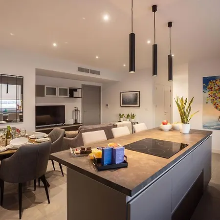 Bed and Breakfast The View Penthouse 4*