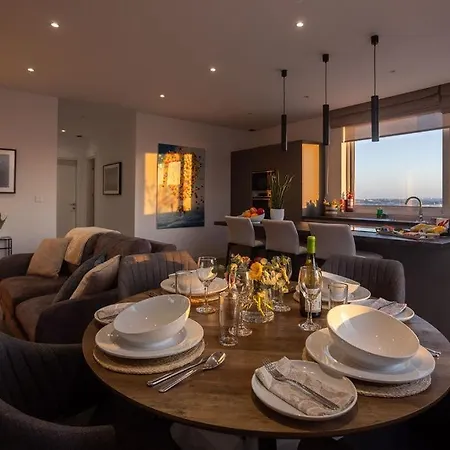 The View Penthouse Bed & Breakfast *