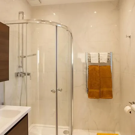 The View Penthouse Bed & Breakfast Lija