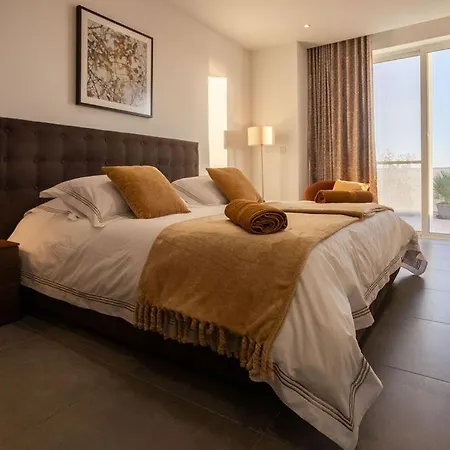 The View Penthouse Bed and Breakfast Lija