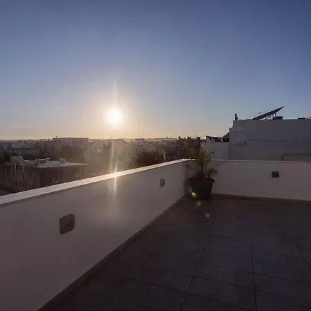 The View Penthouse Bed & Breakfast Lija
