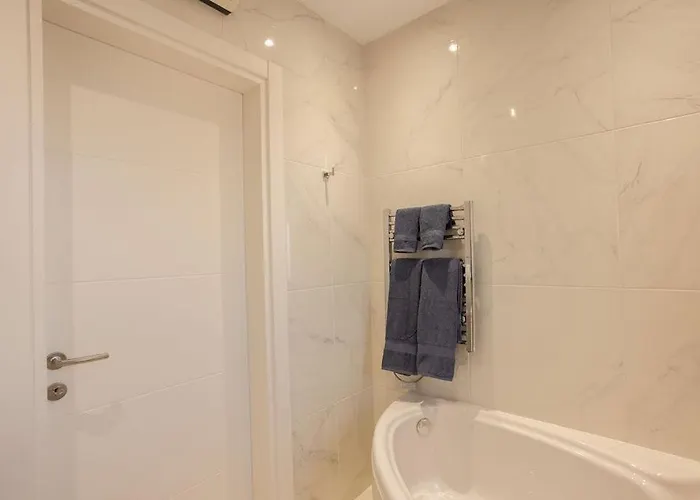 فندق مبيت وإفطار The View Penthouse 4*