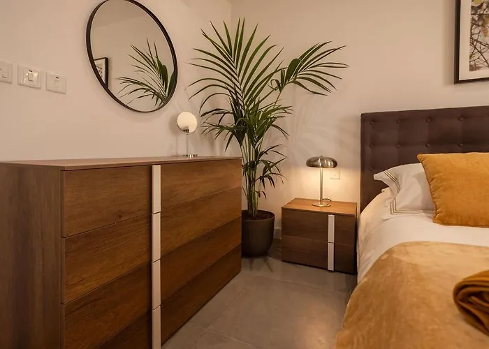 The View Penthouse 4*