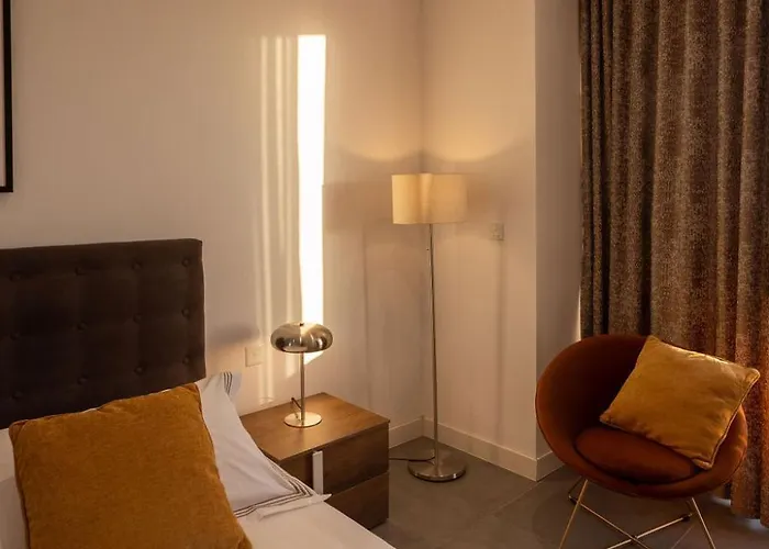 The View Penthouse 4*