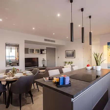 The View Penthouse Bed & Breakfast Lija