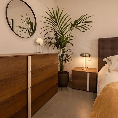 The View Penthouse 4*