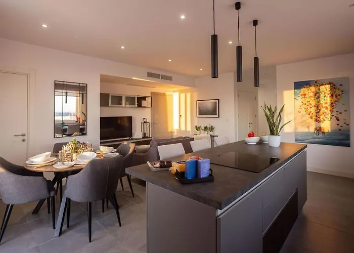 The View Penthouse 4*