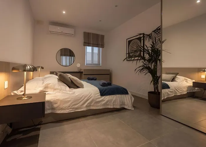 The View Penthouse 4*