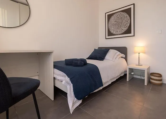 The View Penthouse 4*