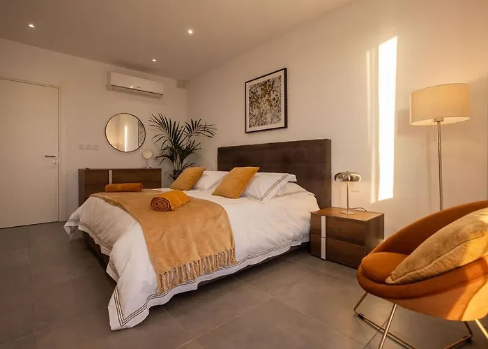 The View Penthouse 4*