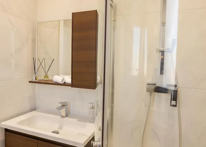 The View Penthouse 4*