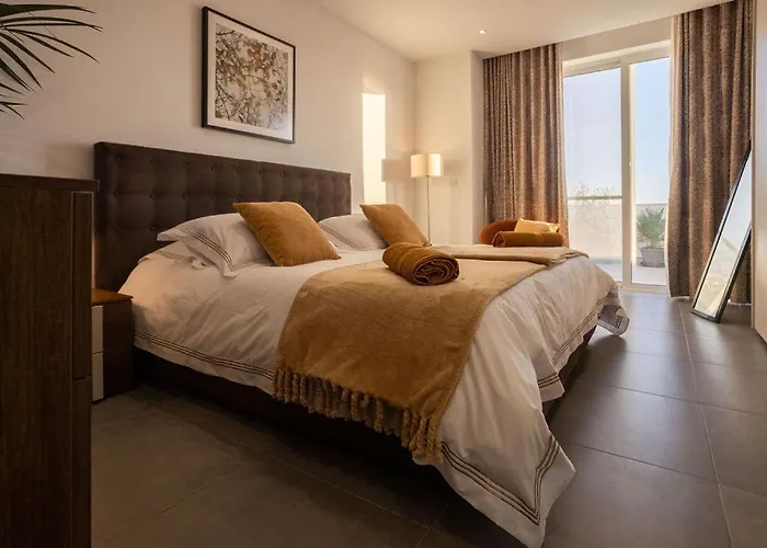 The View Penthouse Bed and Breakfast Lija